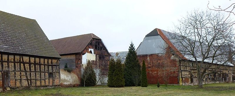 800px-Scheunen-Knautnaundorf